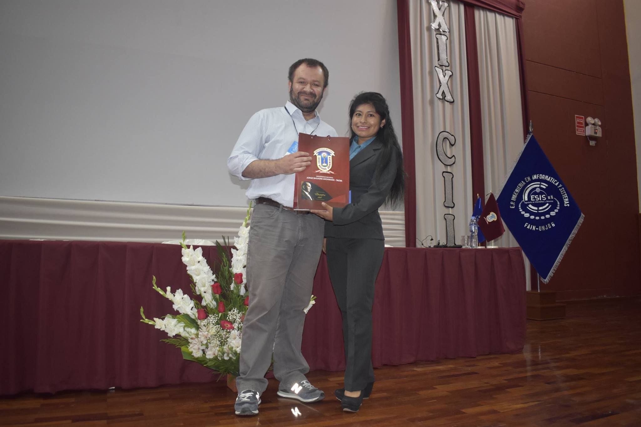 Entrega de certificado a ponente